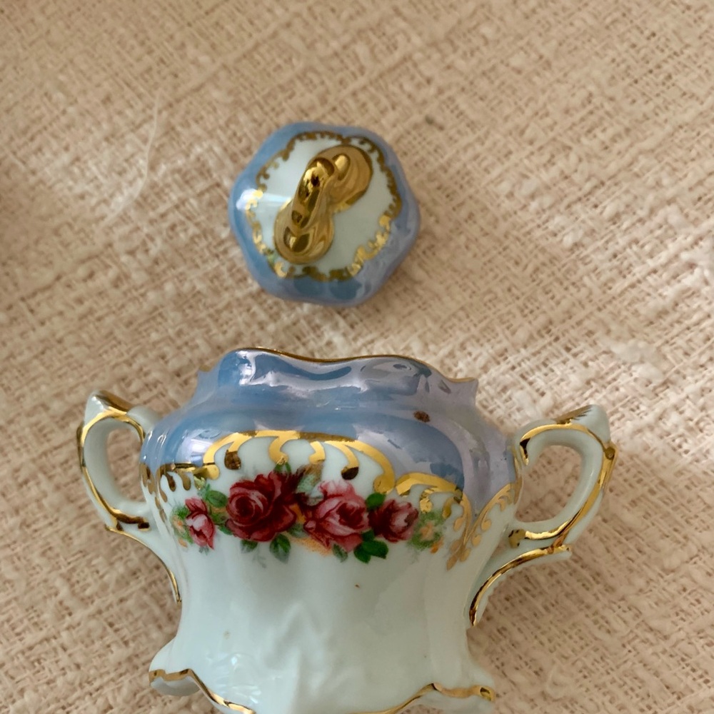 LN- Elegant Blue and Gold Porcelain 5 Piece Tea Set. A perfect decor piece. - Picture 13 of 16